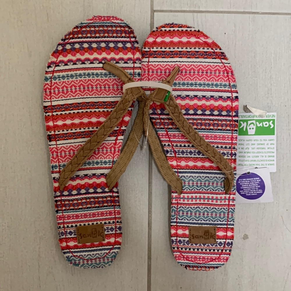 Brand new Sanuk sandals